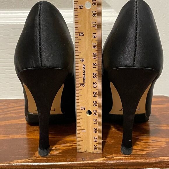 RSVP Dressy Closed Toe Pump Heels Black With Rhinestone Detail on Toe Size 5.5 - Picture 13 of 15